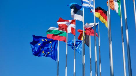 Drapeaux européens (illustration) (Antoine Schibler - CC Unsplash)