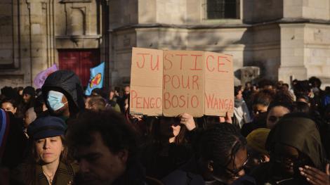 Lors de la marche blanche en hommage à Pengo Bossio Wangi, à Aubervilliers le 25 octobre 2026 