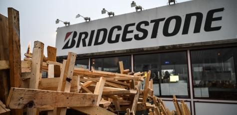 L'entreprise Bridgestone, bénéficiaires d'aides publiques alors qu'elle a fermé un site de production en France (AFP)