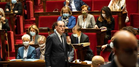 Jean Castex, le Premier ministre, s'exprime à l'Assemblée devant des députés masqués, le 6 octobre 2020