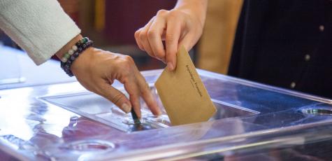Une urne dans un bureau de vote (Hans Lucas/AFP)