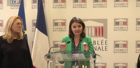 Les députées Danielle Simonnet (à gauche) et Eva Sas (à droite) du groupe "Ecologiste et Social" à l'Assemblée nationale, le 11 octobre. LCP