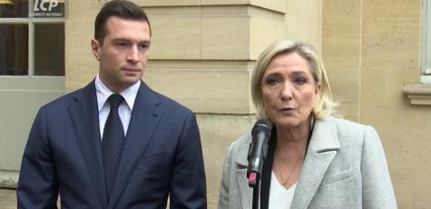 Jordan Bardella et Marine Le Pen sur le perron de Matignon, le 16 décembre 2024