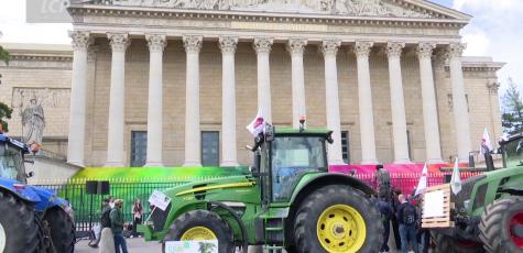 Des tracteurs devant l'Assemblée nationale le 26 mai 2025. LCP