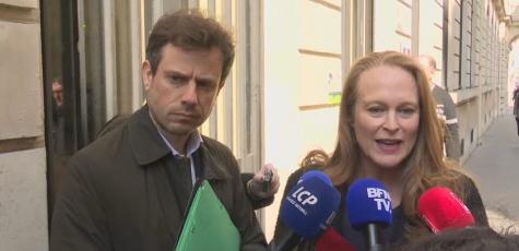 Paul Vannier et Violette Spillebout devant le ministère de l'Education nationale