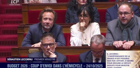 Boris Vallaud et Olivier Faure à l'Assemblée nationale, vendredi 24 octobre. 