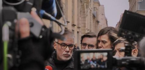 Olivier Faure et la délégation socialiste à la sortie de Matignon, le 1er décembre 2025.jpg