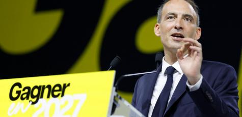 Raphaël Glucksmann, lors de son meeting d'Aubervilliers le 13 juin 2026 (AFP / Kenzo TRIBOUILLARD)