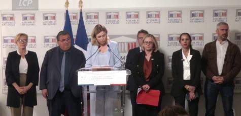Yaël Braun-Pivet et les députés qui portent le texte intégral sur les violences contre les enfants