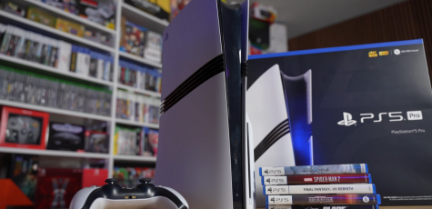 Une PS5 avec des disques