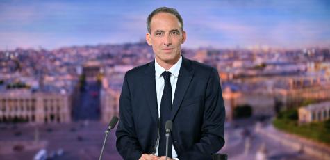 Raphaël Glucksmann sur le plateau de TF1, le 23 août 2026.