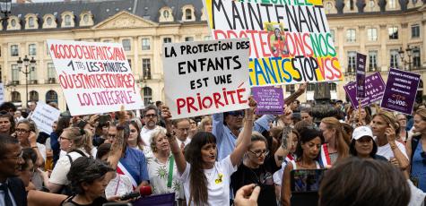 Une manifestation à Paris pour la loi intégrale, le 7 septembre 2026 (Telmo Pinto / NurPhoto / NurPhoto via AFP).