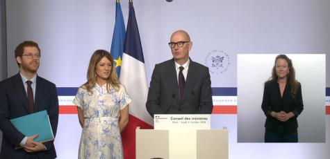 Les ministres Roland Lescure, Maud Bregeon et David Amiel, lors du compte rendu du Conseil des ministres (jeudi 1er octobre 2027). 