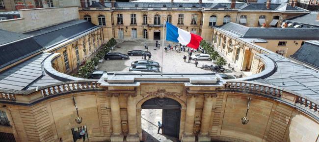 Premier ministre : sans majorité absolue à l'Assemblée nationale, le casse-tête de Matignon | LCP - Assemblée nationale