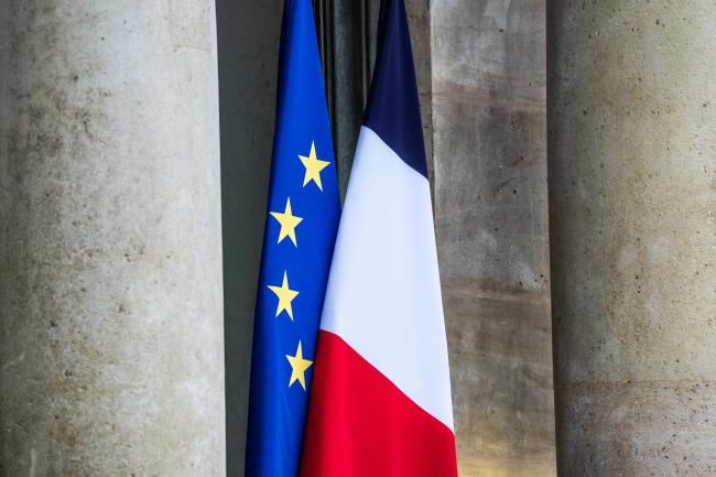 Drapeau européen obligatoire sur la façade des mairies : débat