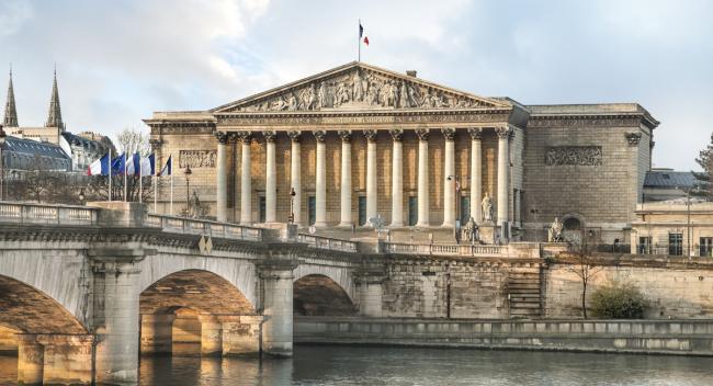 Pas de rentrée parlementaire en septembre: le gouvernement officialise sa décision | LCP