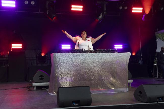Concert interrompu de Barbara Butch par des manifestants pro - palestiniens : La France insoumise sous le feu des critiques | LCP