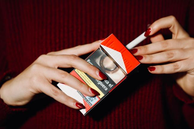 Interdire définitivement la vente de cigarettes aux générations nées après 2009: la proposition choc de l'Assurance maladie | LCP