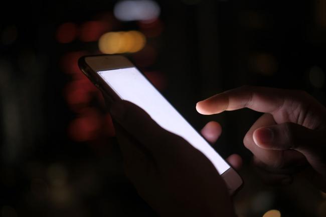 Interdiction des réseaux sociaux aux moins de 15 ans: une nouvelle loi est-elle possible? | LCP