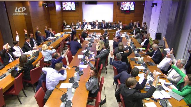 La commission des Finances de l'Assemblée nationale lors de l'examen du PLF 2027, le 9 octobre 2026. © LCP.