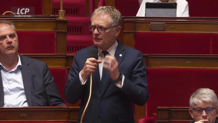 Règle d'or: Philippe Juvin veut contraindre les parlementaires à voter un budget à l'équilibre, sous peine d'inéligibilité