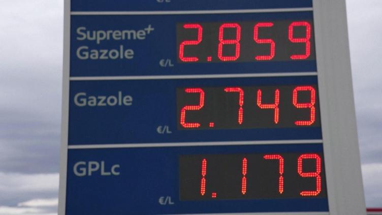 Prix des carburants : face à la flambée, l’Europe doit-elle taxer les superprofits des géants du pétrole?